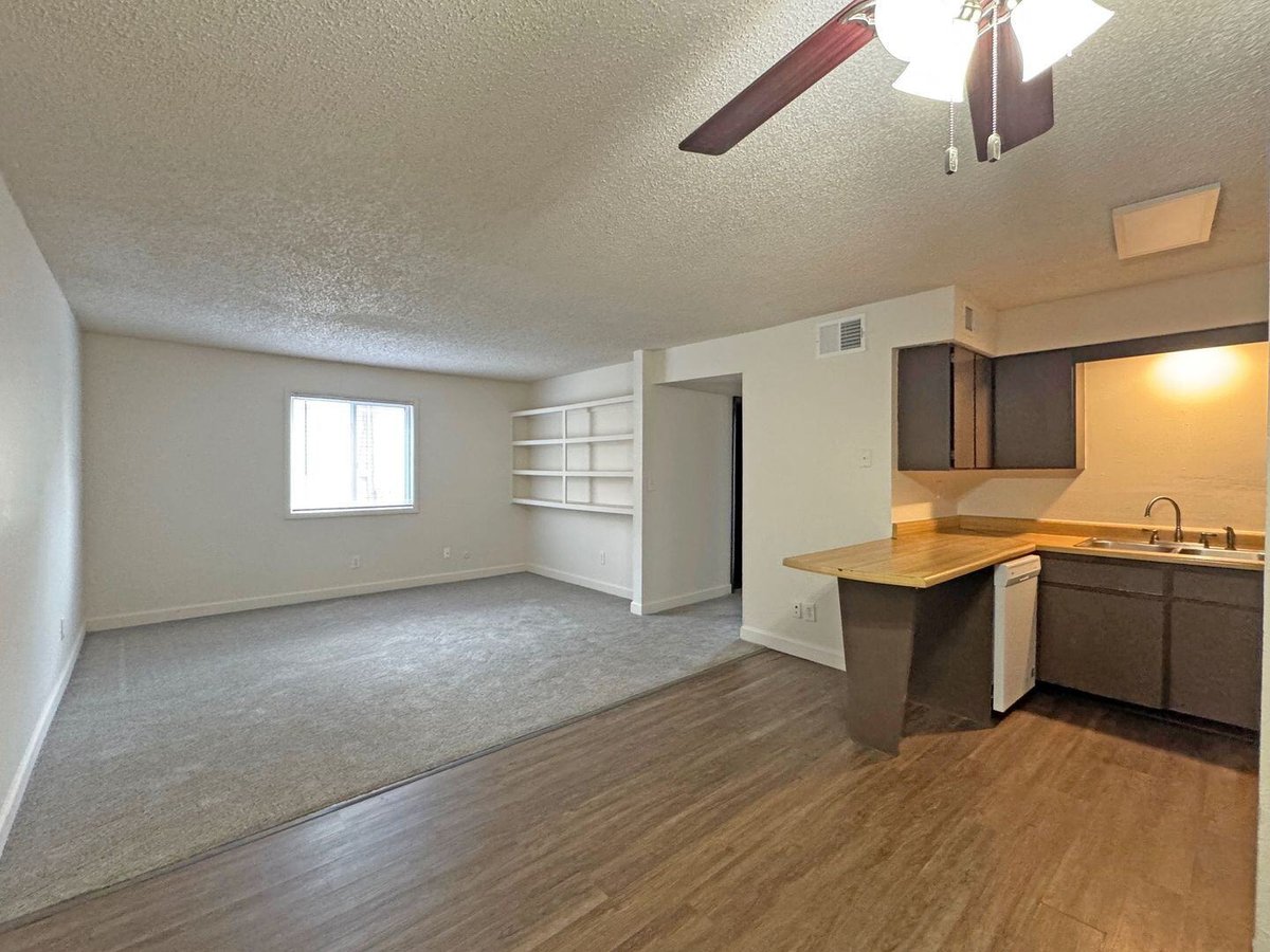 cherry-plaza-springfield-mo-interior-photo